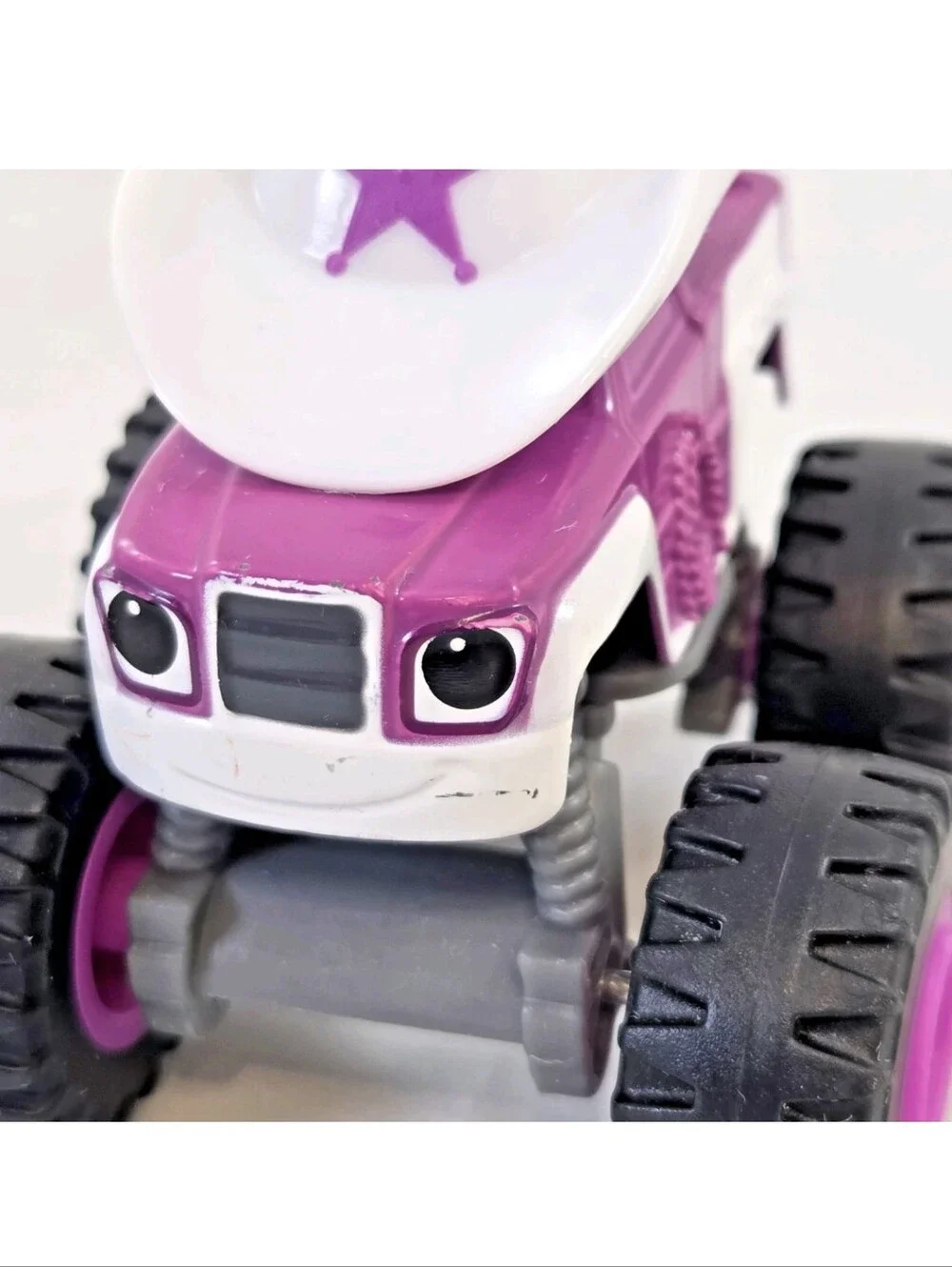 Blaze and the Monster Machines Starla CGH58 Diecast Truck Nickelodeon Mattel